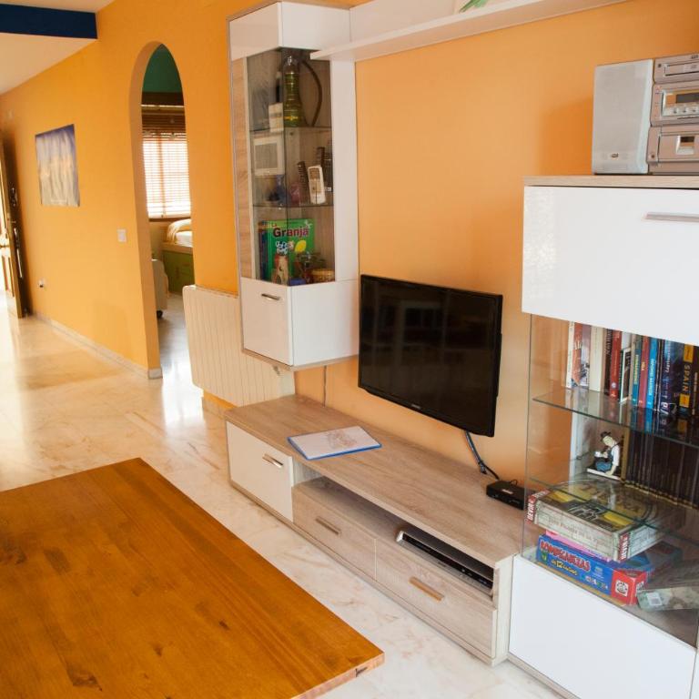 Apartamento con encanto junto a la playa y en el centro del pueblo - Apartment - 4