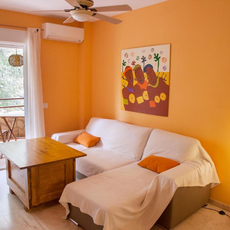 Apartamento con encanto junto a la playa y en el centro del pueblo - Apartment - 1