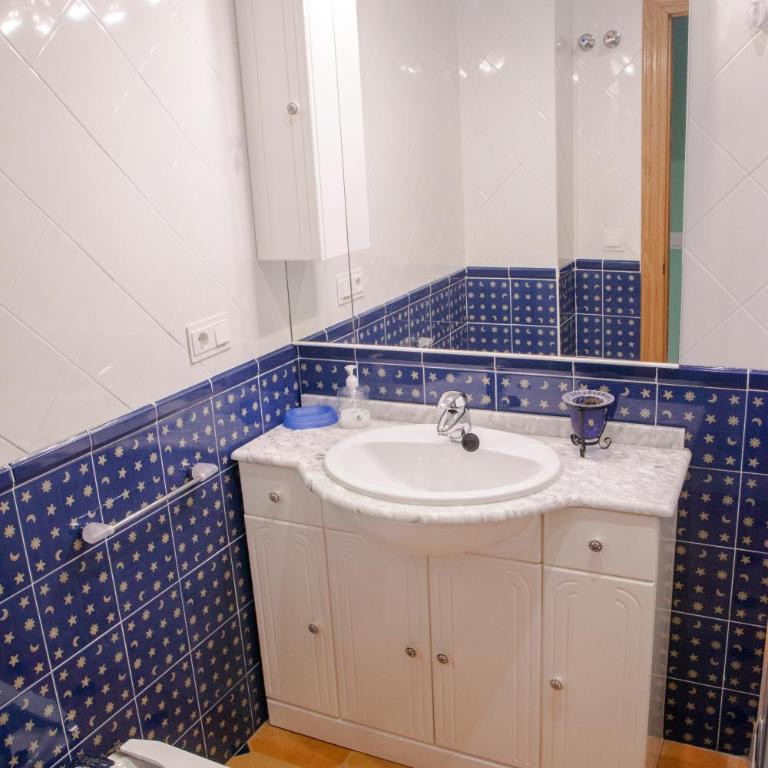 Apartamento con encanto junto a la playa y en el centro del pueblo - Apartment - 13