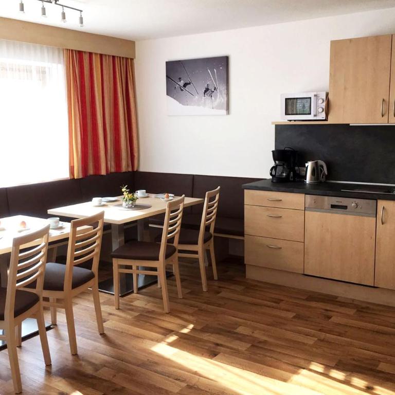 Haus Montjola - Big Apartment with Balcony - 7