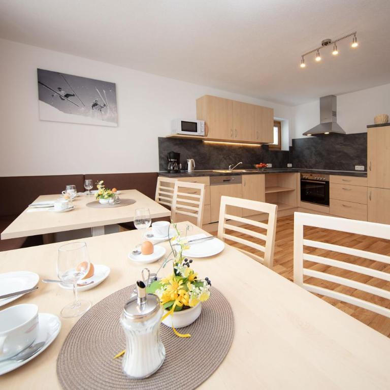 Haus Montjola - Big Apartment with Balcony - 10