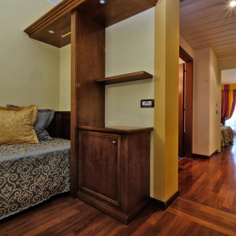 Villa Madrina Lovely and Dynamic Hotel - Suite with Terrace - 1