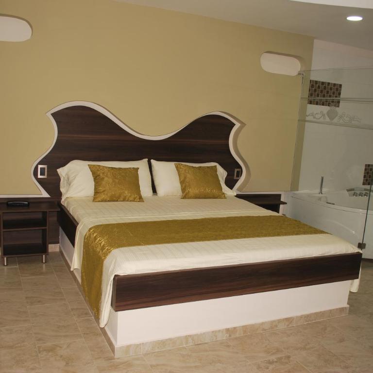 Hotel Diamante Real Cienaga - Suite con bañera de hidromasaje y cama grande - 5
