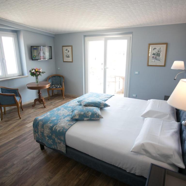 Il Duca - Double Room with Balcony and Sea View - 6