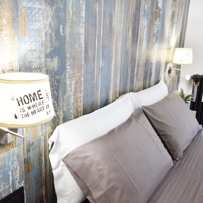 Damiva - Camera Matrimoniale con Balcone - 9