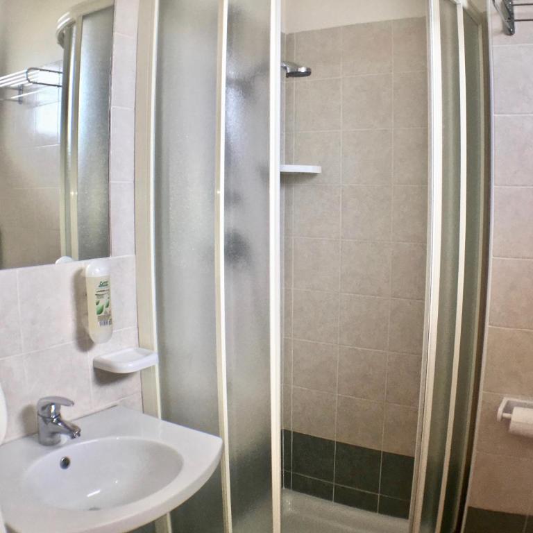 Hotel Tritone Rimini - Deluxe Double Room with Side Sea View - 10