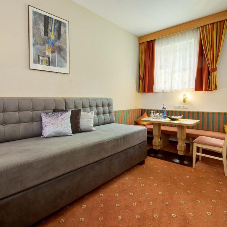 Alpinstyle Hotel Ischgl - Luxus-Dreibettzimmer 102 - 5