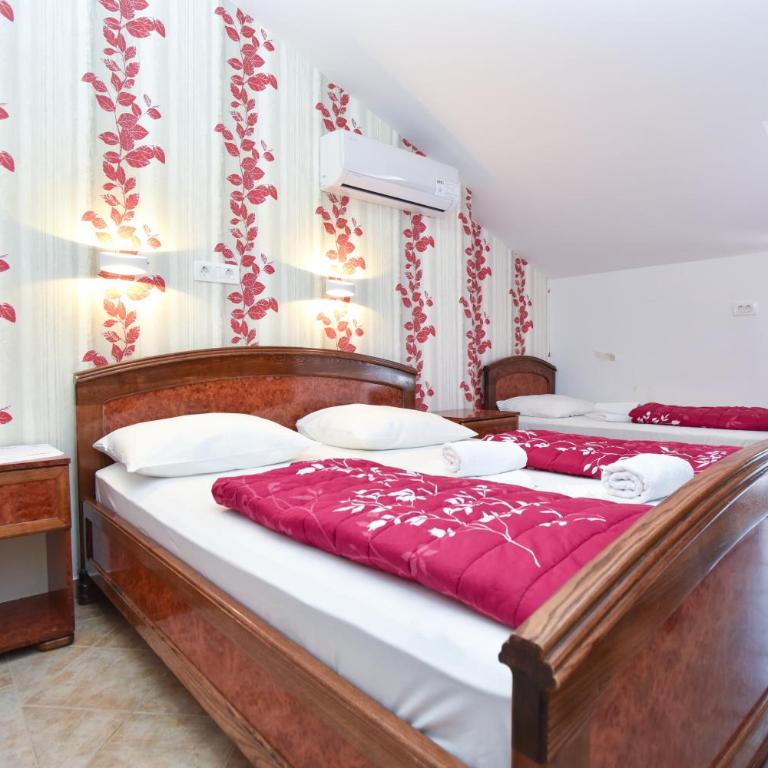 Hotel Grbalj - Trokrevetna Soba sa Balkonom - 7