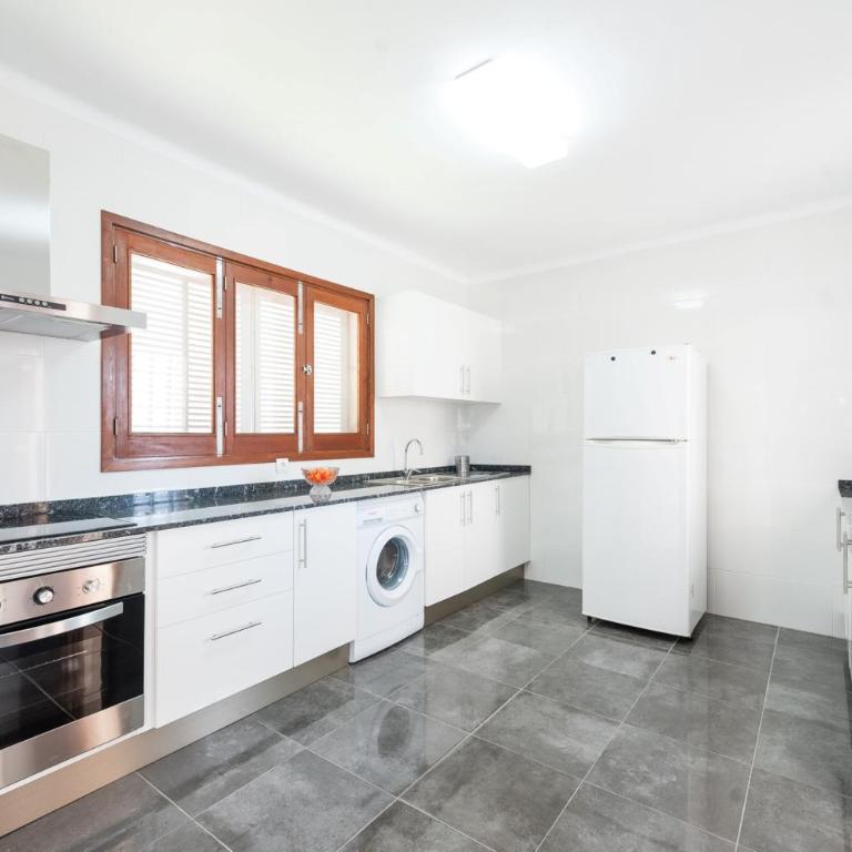 Elianto - Three-Bedroom Villa - 15