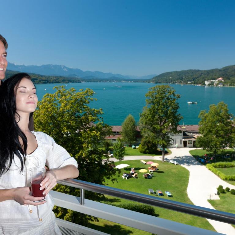 Werzers Hotel Resort Pörtschach - Deluxe Doppelzimmer mit Balkon und Blick auf den See/Werzers Badehaus - 4