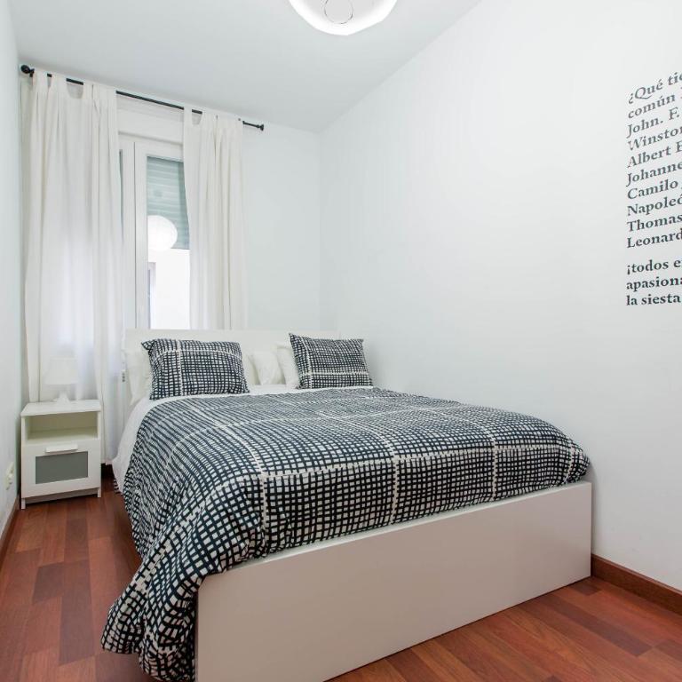 BookinMadrid - Puerta del Sol - Three-Bedroom Apartment - 17