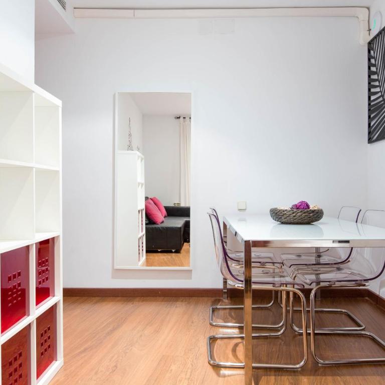 BookinMadrid - Puerta del Sol - Three-Bedroom Apartment - 21