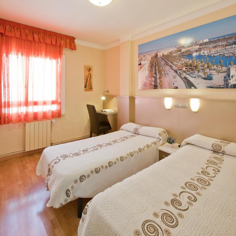 Hostal Barcelona - Double or Twin Room with Private Bathroom - 18
