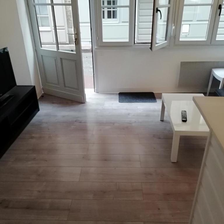 appartement de la place - Appartement - Rez-de-Chaussée - 16