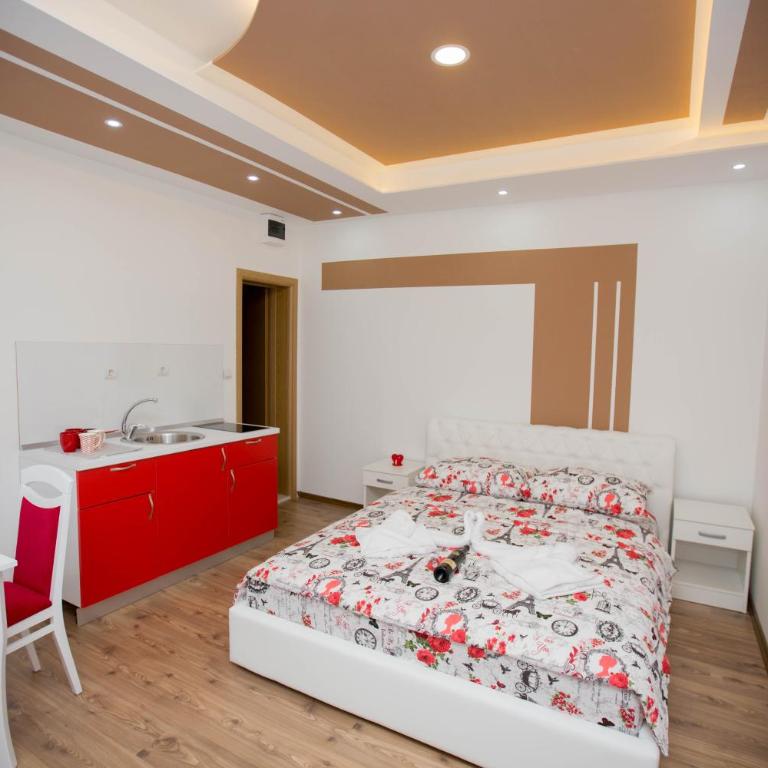 Apartmani Slađo - Deluks Dvokrevetna Soba sa Bračnim Krevetom/Zasebnim Krevetima i Balkonom - 6