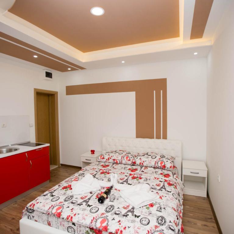 Apartmani Slađo - Deluks Dvokrevetna Soba sa Bračnim Krevetom/Zasebnim Krevetima i Balkonom - 13