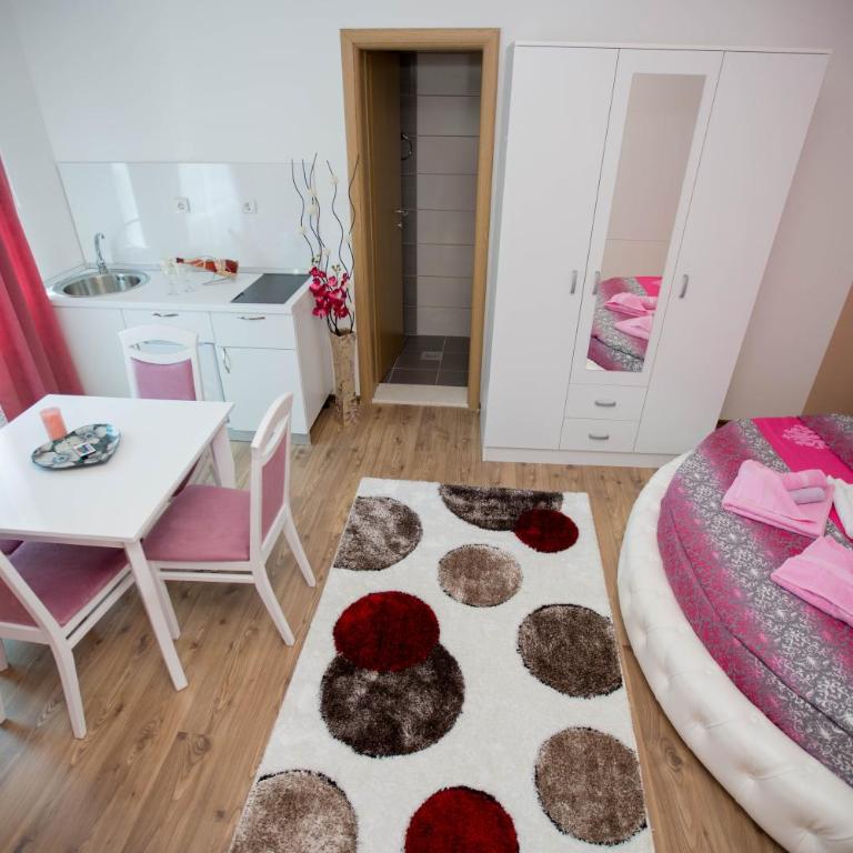 Apartmani Slađo - Superior Dvokrevetna Soba sa Bračnim Krevetom ili Zasebnim Krevetima, i Terasom - 14