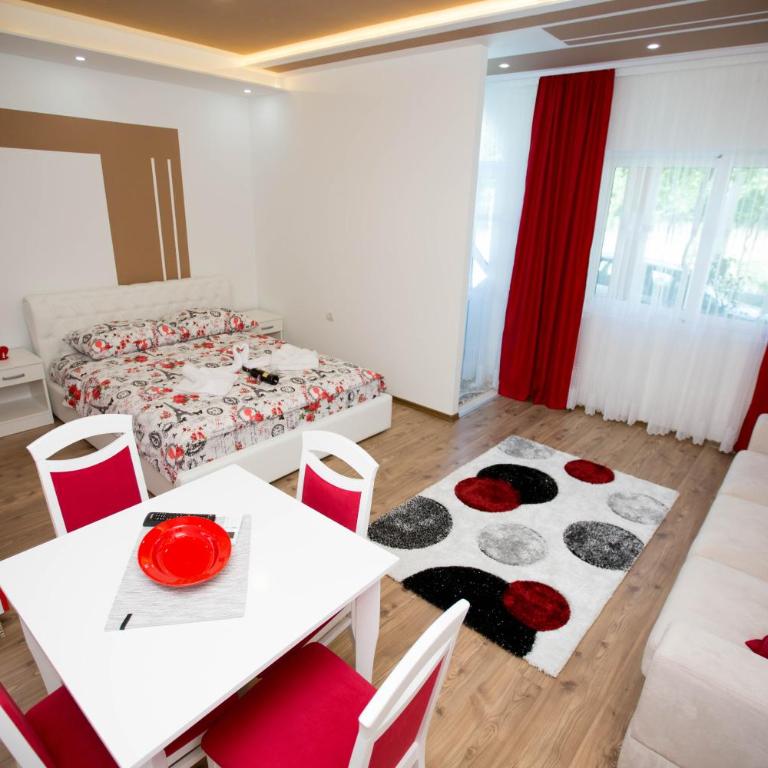 Apartmani Slađo - Deluks Dvokrevetna Soba sa Bračnim Krevetom/Zasebnim Krevetima i Balkonom - 17