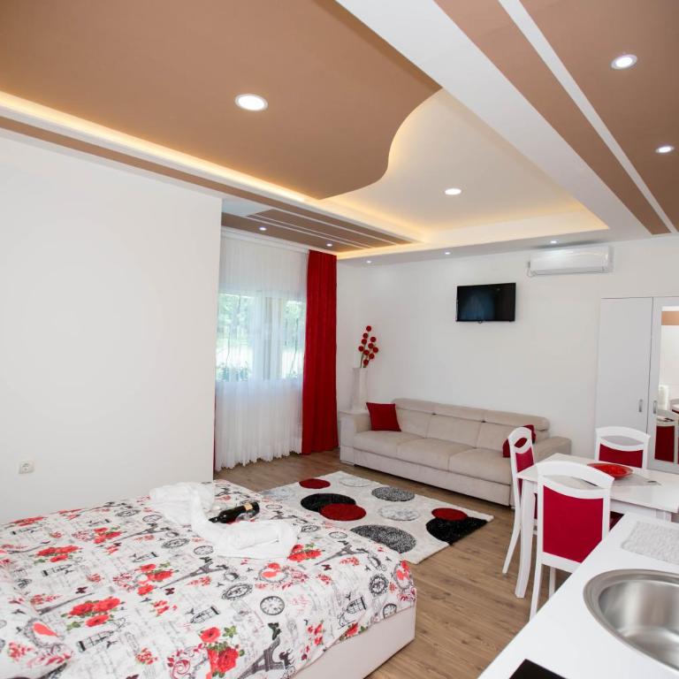 Apartmani Slađo - Deluks Dvokrevetna Soba sa Bračnim Krevetom/Zasebnim Krevetima i Balkonom - 15