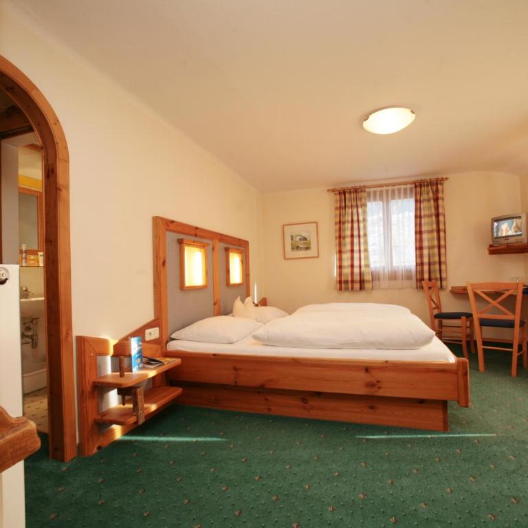 Pension Lachmayr - Sommerkarte inkludiert - Doppelzimmer mit Balkon - 1