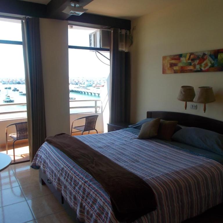 Hotel Marina Del Bay - Habitación con cama extragrande y vistas al mar - 6