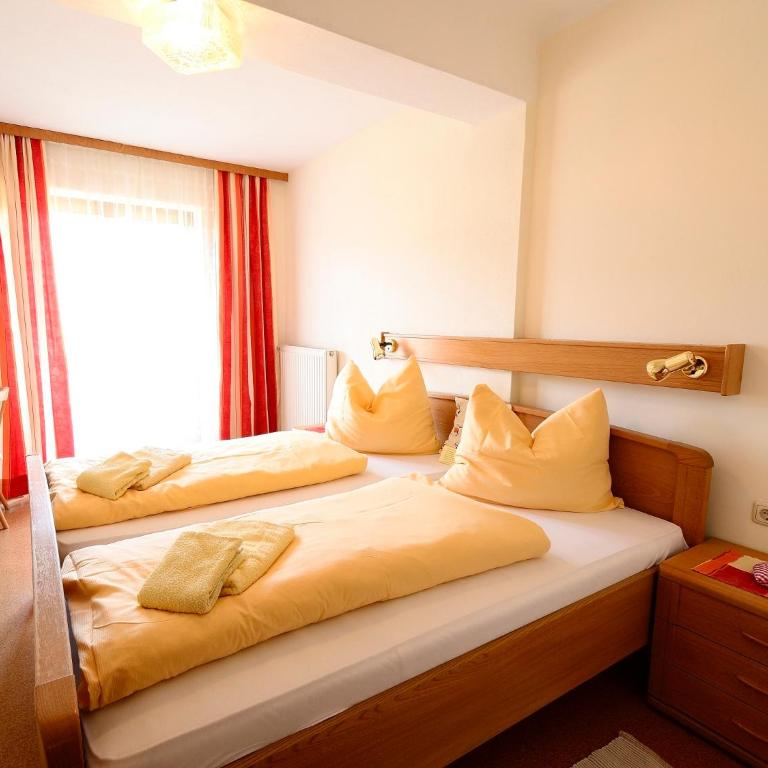 Erlebnisbauernhof Urak - Doppelzimmer mit Balkon - 2