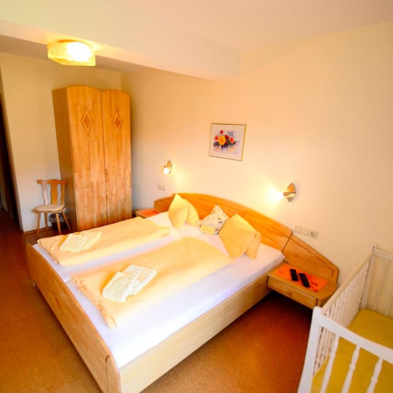 Erlebnisbauernhof Urak - Doppelzimmer mit Balkon - 6