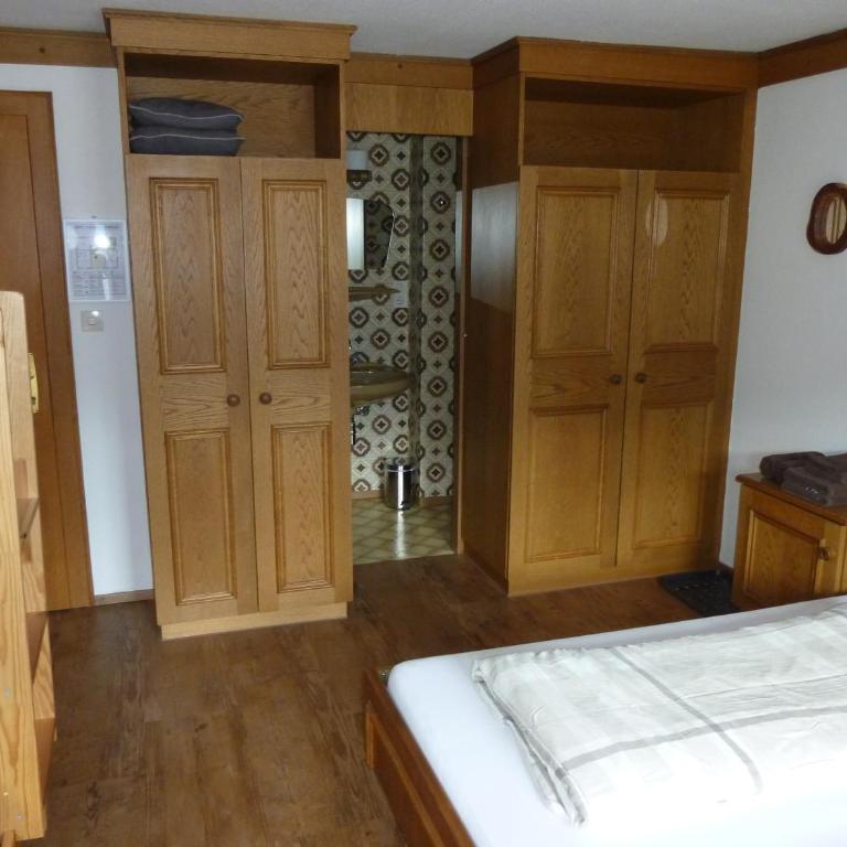 Pension zu Hause - Familienzimmer mit eigenem Bad - 1