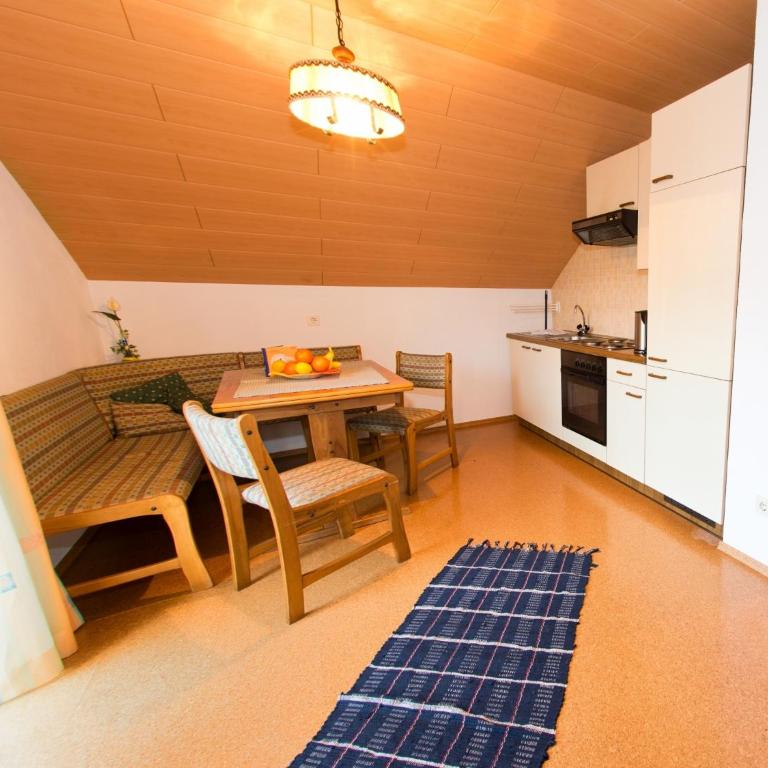 Erlebnisbauernhof Urak - Apartment mit 2 Schlafzimmern und Balkon - 1