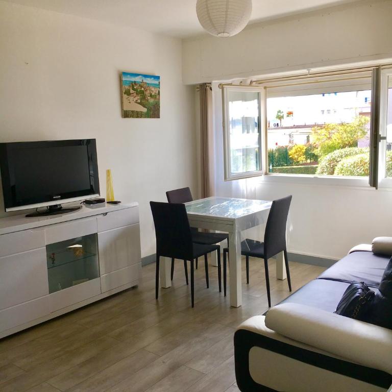 Charmant 2 pièces à 50 M de la mer - Appartement - 2