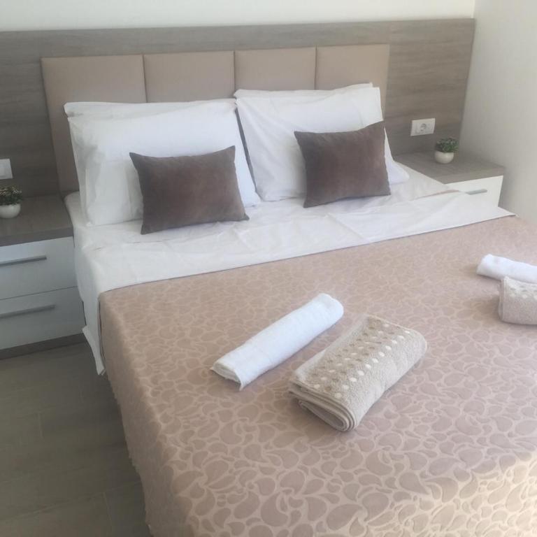 Rasi Luxury Apartments - Deluxe Studio - 3