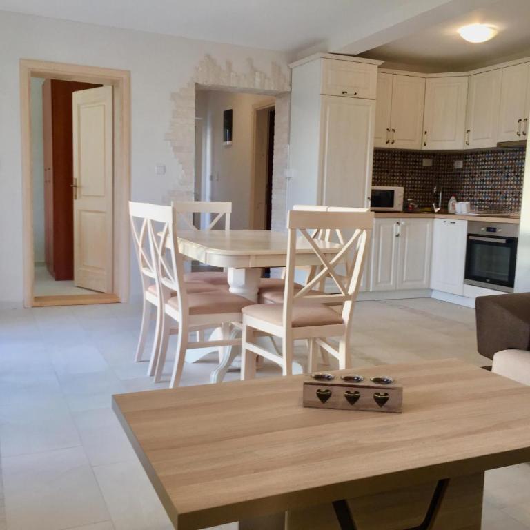 Apartmani Tripović - Apartman sa 3 Spavaće Sobe i Balkonom - 30