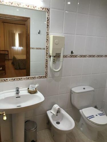 Hostal Santo Tomé - Habitación Doble - 1 o 2 camas - 5