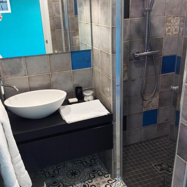 3 chambres d'hôte de charme et chambre de luxe indépendante Ô Bois Plage - Chambre Double - Vue sur Piscine - 8