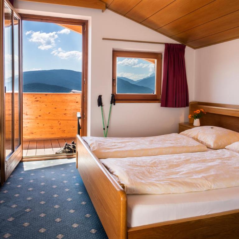 Pension Wiesenrain - Doppelzimmer mit Bergblick - 7