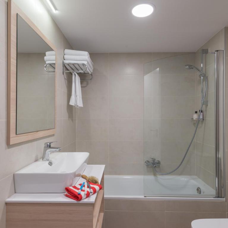 Hotel Salou Beach Family Rentalmar - Habitación Doble con cama supletoria (3 adultos) - 15