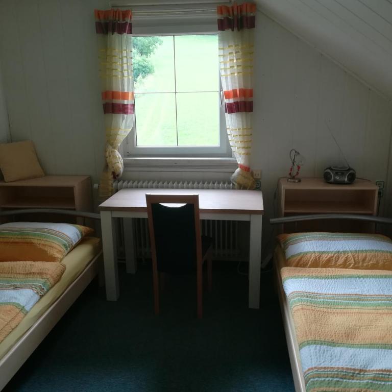 Haus Elisabeth - Vierbettzimmer mit Bad - 2