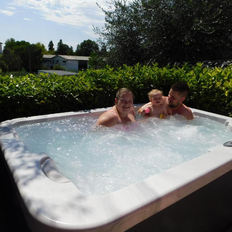 Holidays Residence - Appartamento con 2 Camere da Letto e Vasca Idromassaggio Privata - 2