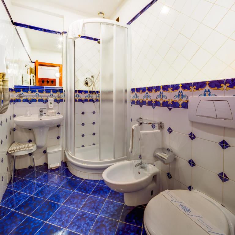 Best Western City Hotel - Family Queen Room - 10