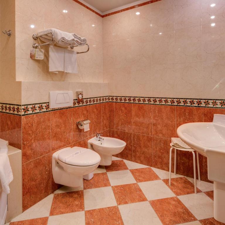 Best Western City Hotel - Junior Queen Suite - 1