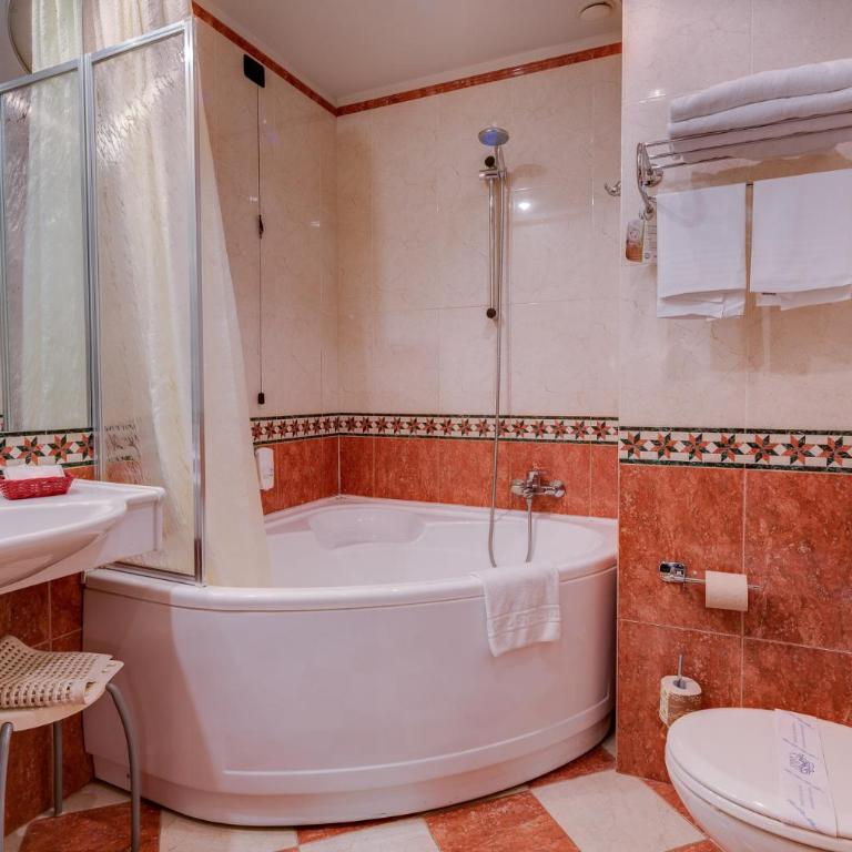 Best Western City Hotel - Superior Queen Room - 4