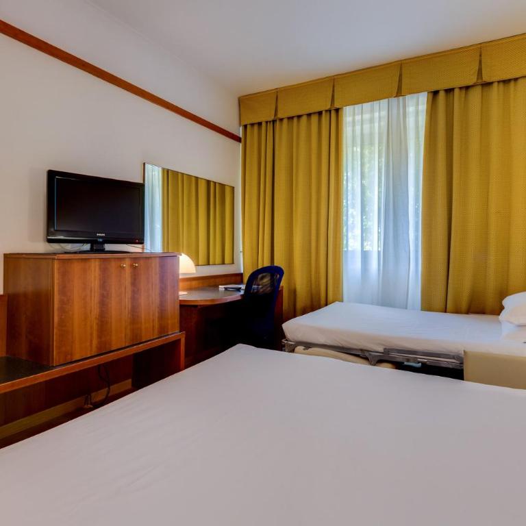 Best Western City Hotel - Classic Queen Room with Single Bed - 13