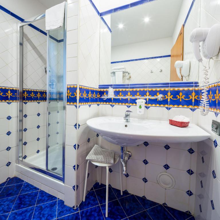 Best Western City Hotel - Classic Queen Room with Single Bed - 12