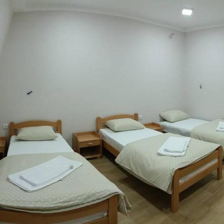 Prenoćište i restoran Ihthis - Trokrevetna Soba sa Sopstvenim Kupatilom - 1