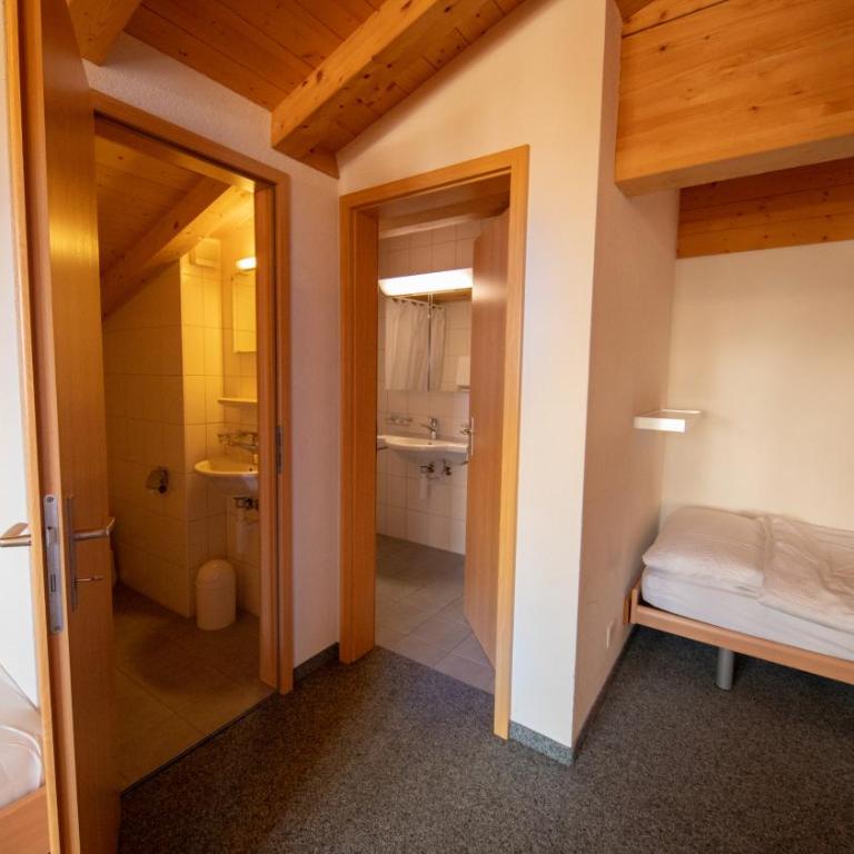 Sportchalet Mürren - Fünfbettzimmer mit eigenem Bad - 7