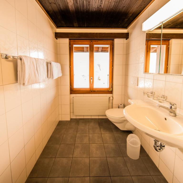 Sportchalet Mürren - Vierbettzimmer mit eigenem Bad - 2
