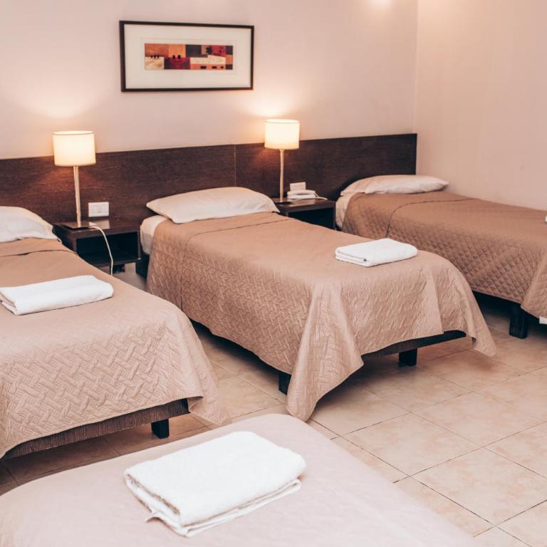 Hotel Solano - Habitación Cuádruple Clásica - 1