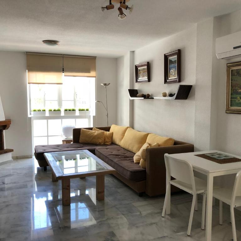 El Cortijuelo. Magnificent triplex terraced house with rooftop of 18m2, overlooking the sea. Parking - Vacation Home - 14