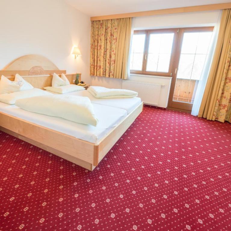 Superior Hotel Persal - Comfort-Familienzimmer mit Balkon und Blick ins Tal - 5