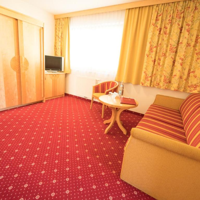 Superior Hotel Persal - Comfort-Familienzimmer mit Balkon und Blick ins Tal - 6